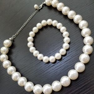 Matching pearl necklace bracelet set